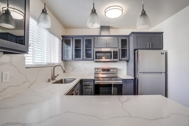 kitchen - 621 E. 99th St. Apartments