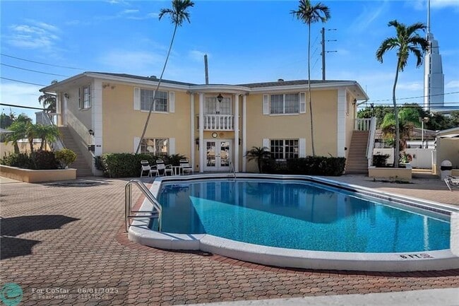 Photo - 2230 NE 56th Pl Unidad 208