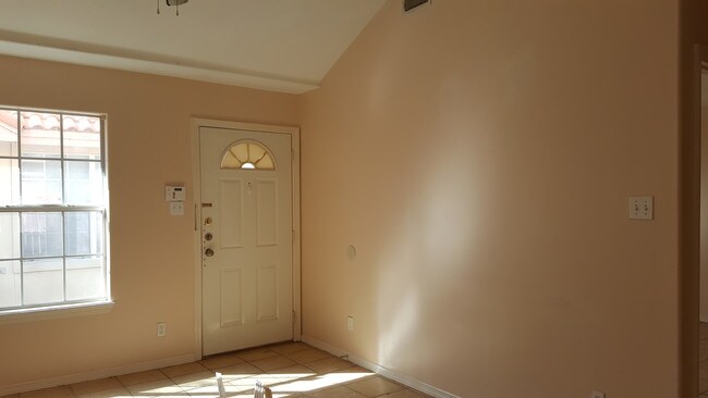 Living Room - 2512 Redbud Ave Unit 2