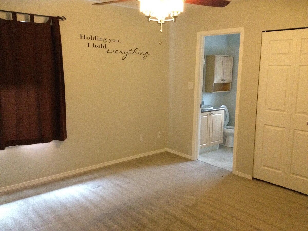 Photo - 8800-8898 98 Ave