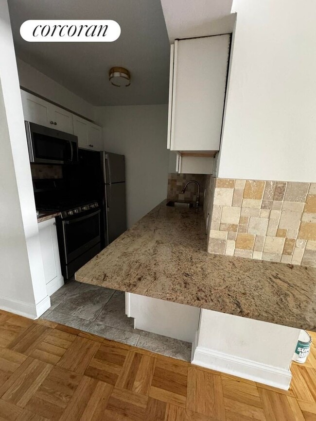Building Photo - 345 E 56th St Rental