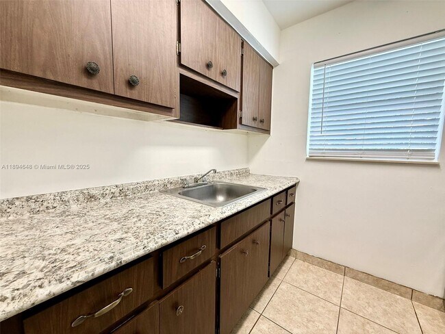 Photo - 206 SE 9th Ct Unit 3