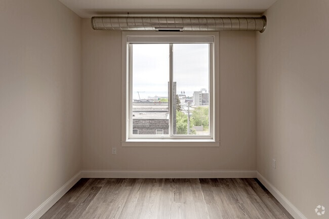 2BR, 2BA - 1041 SF
