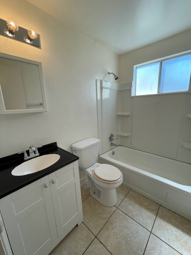 Photo - Woodside Drive Apartment In Carson City Unidad 3