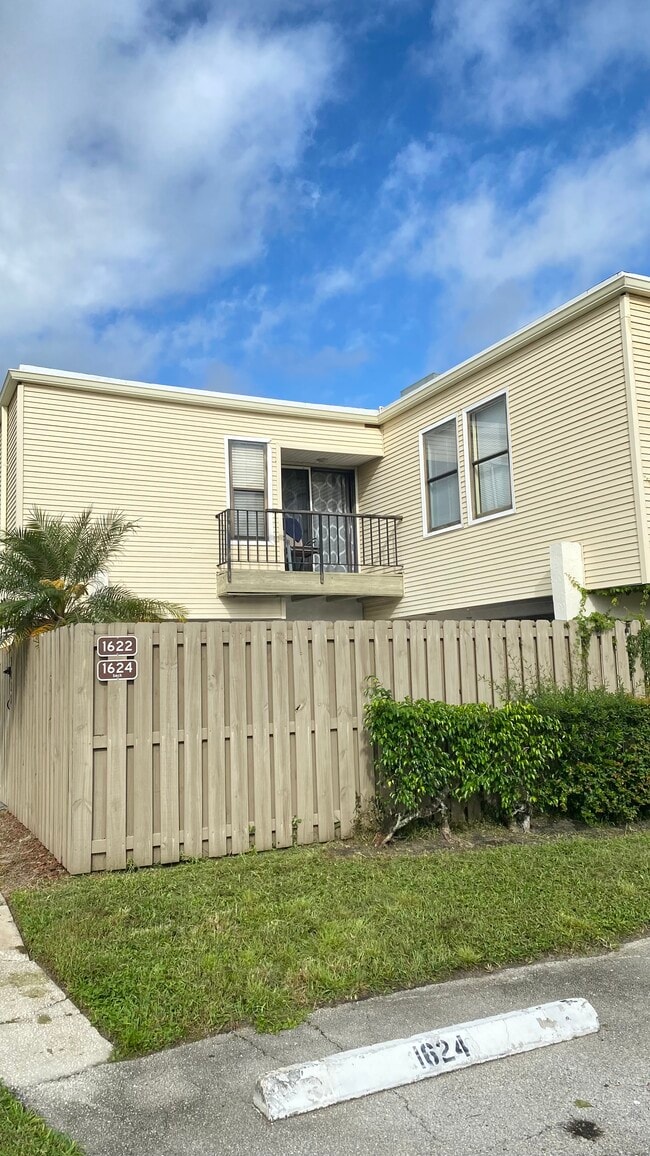 Building Photo - 1622 Shaker Cir