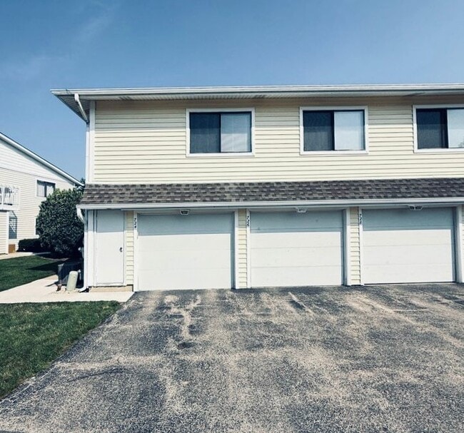 Building Photo - 724 Whitesail Dr Rental