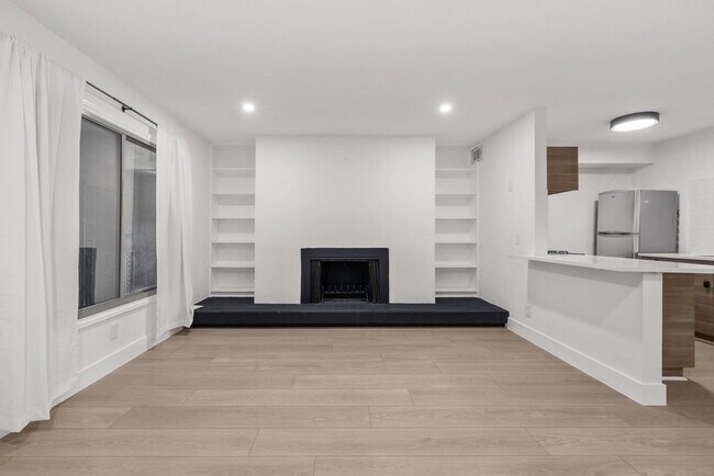 Photo - 505 W 7th St