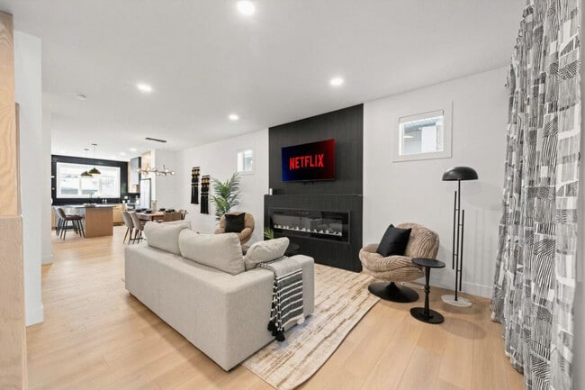 Building Photo - 11232 127 Street-SI ID1491162P