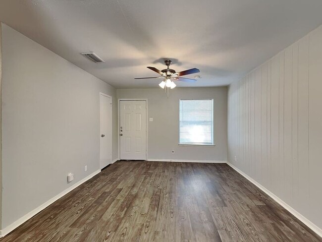 Photo - 833 Stanford Dr