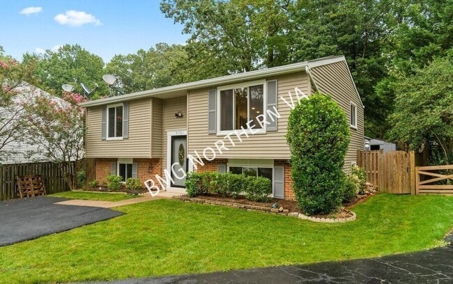 Building Photo - 8461 Yellow Leaf Ct