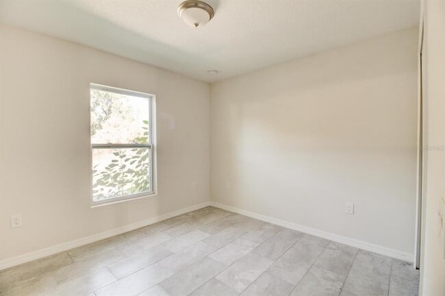 Photo - 855 E Vine St