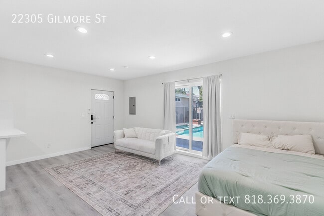 Photo - 22305 Gilmore St