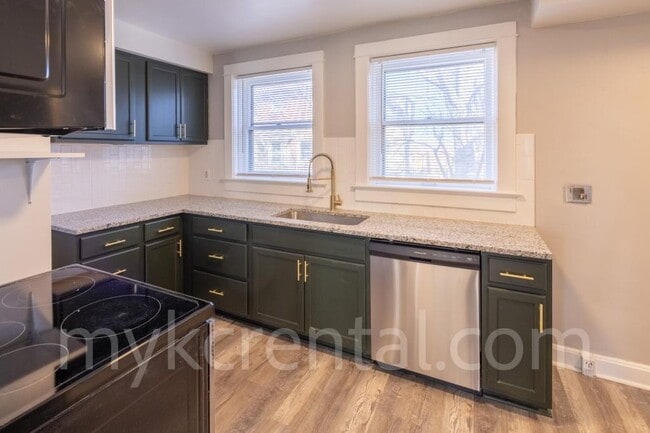 Building Photo - 17 S 17th St