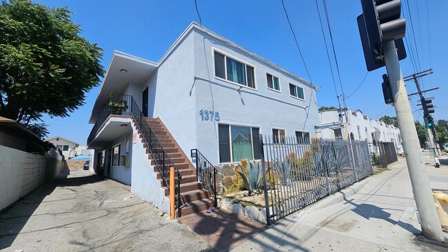 Photo - 1375 W 20th St Unidad 1