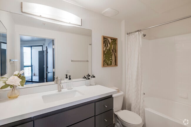 2BR, 2BA - 1,028SF - Primary Bathroom