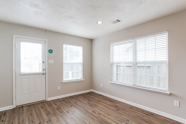Photo - 8138 Sanders Glen Ln