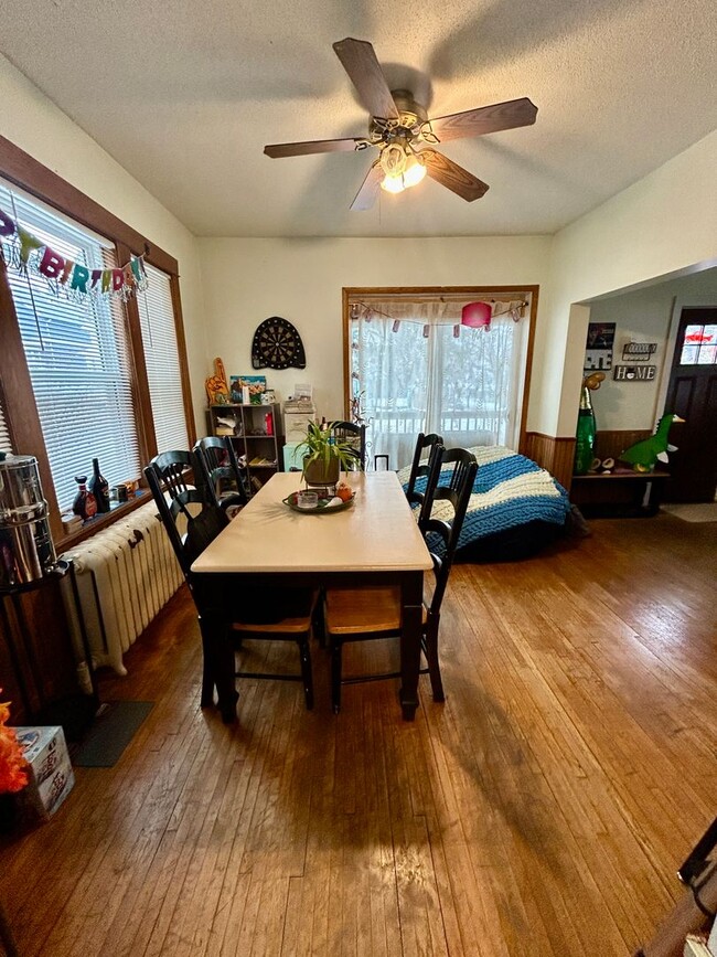 Photo - AVAILABLE JUNE - 4 Bed 2 Bath In Chester Park