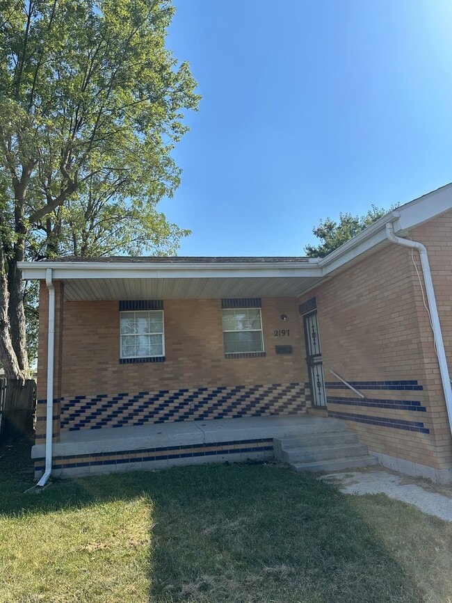 Building Photo - 2197/2199 Amherst Ave Unit 2197 Rental