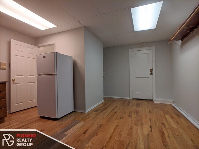 Photo - 4635 N Paulina St