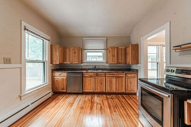 Photo - Victorian Home Downtown! 6 - Month Leases ...