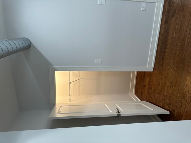 Photo - 1444 W Erie St