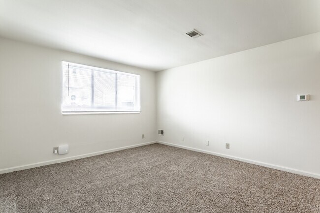 Photo - Bay Pointe Apartments