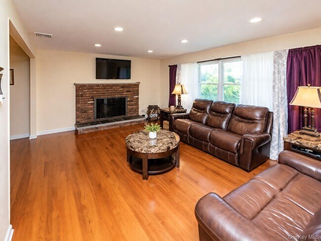 Photo - 10 Roe Cir