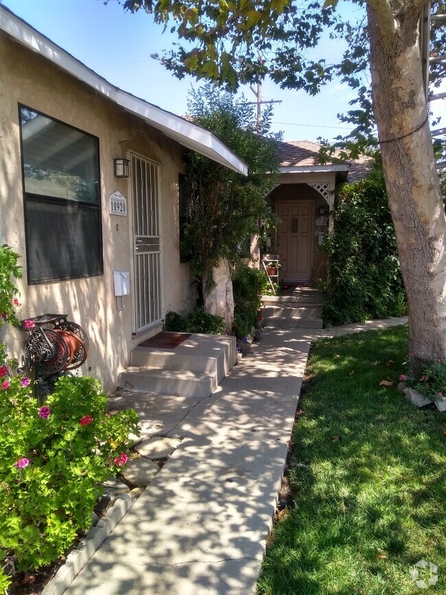 Building Photo - 10920 Culver Blvd Rental