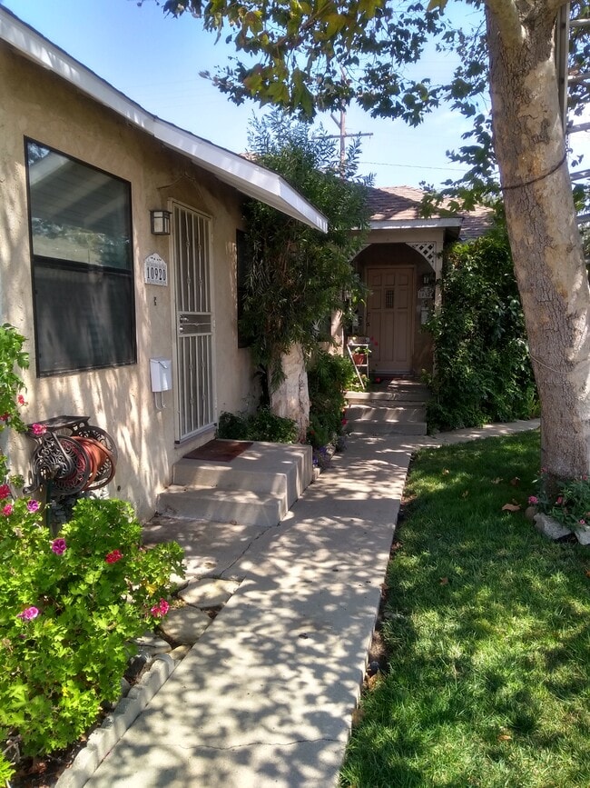 Photo - 10920 Culver Blvd Apartments