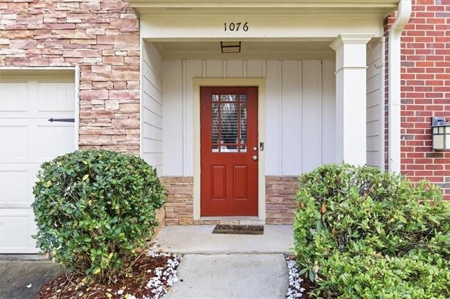 Photo - 1076 N Village Dr