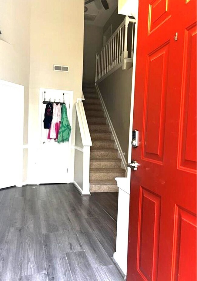 Photo - 3 bedroom/ 2.5 bathroom- Glen Laurel