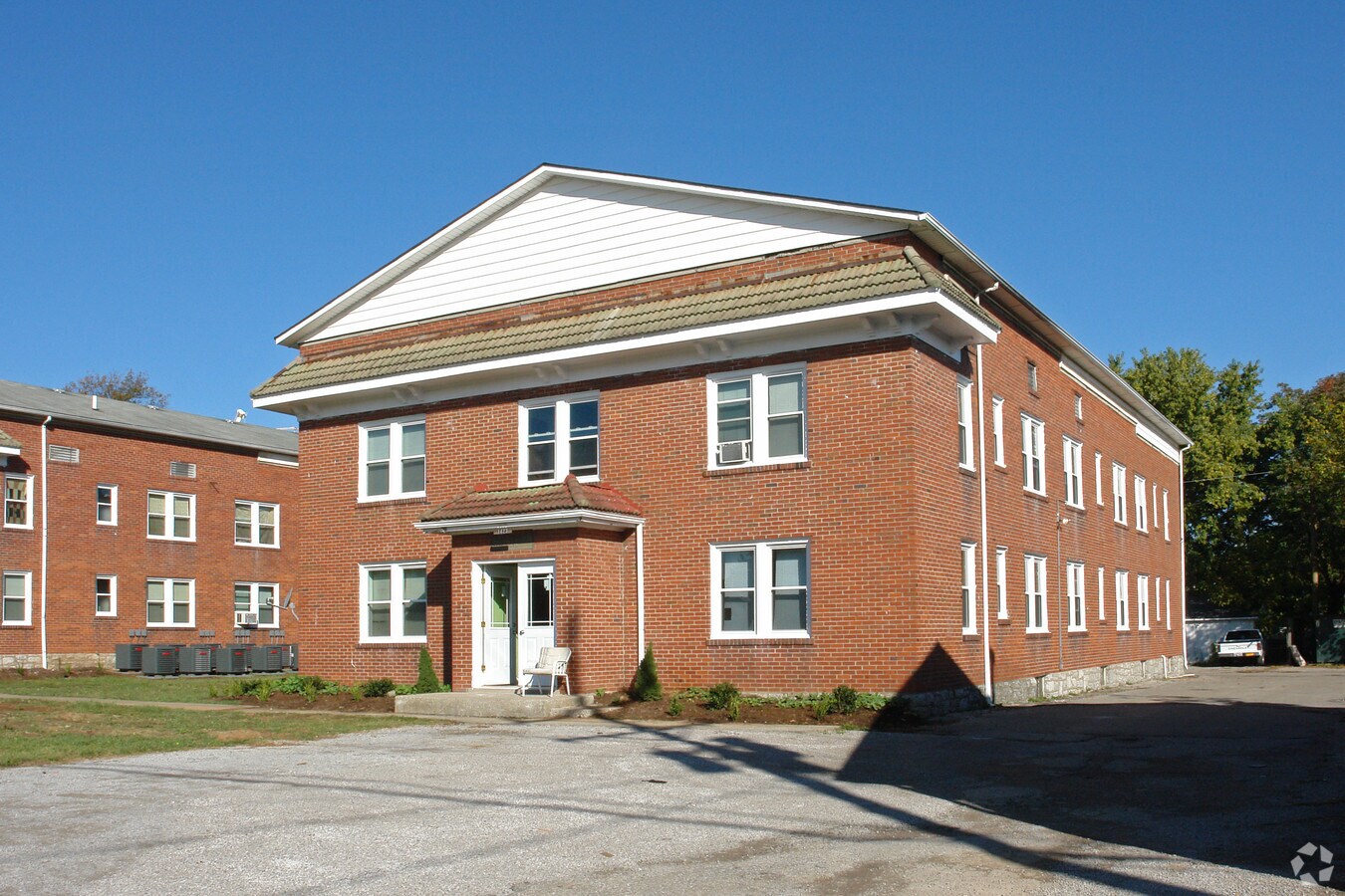 Photo - 1419-1427 Versailles Rd Apartments
