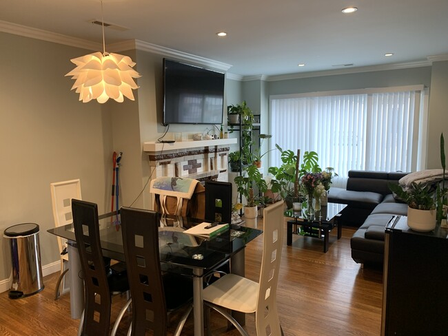 Photo - 825 Geneva Ave