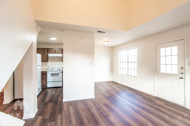 Photo - 2214 Creekside Ln Unidad D