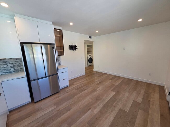 Photo - 14929 Titus St Unidad a