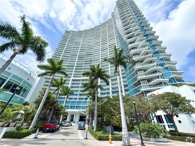 Building Photo - 2020 N Bayshore Dr Rental