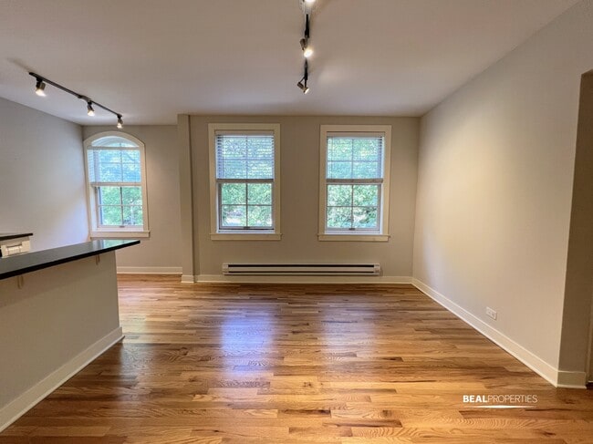 Building Photo - 2420 N Kedzie Blvd Unit 1 bed Rental