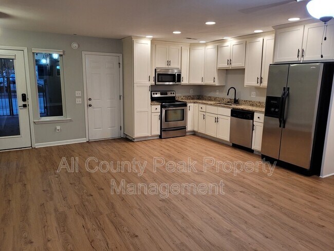 Photo - 322 W 18th St