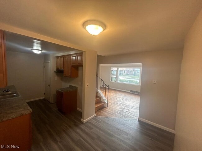 Photo - 815 Babbitt Rd