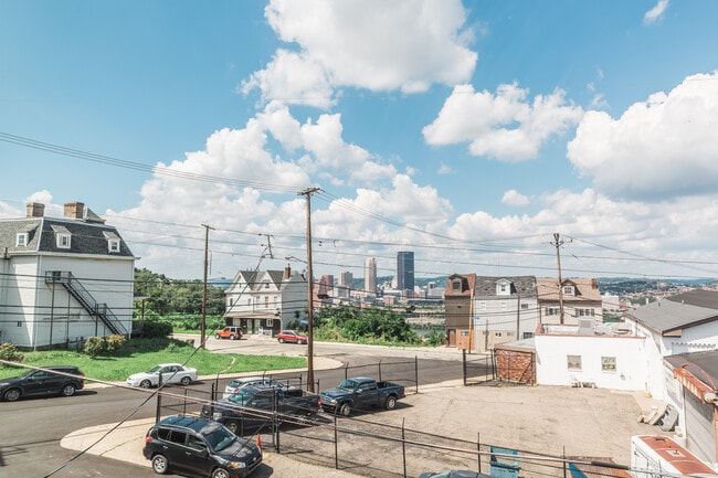 Photo - 28 Sharon St