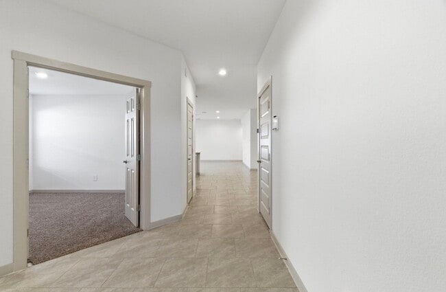 Building Photo - 30034 Reagans Rnch Dr