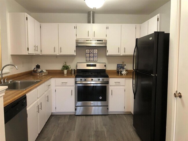 Photo - 1402 Byers Ln