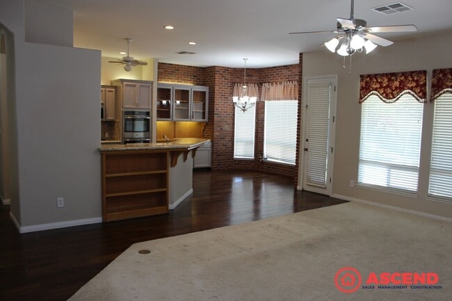 Photo - Spacious 4 Bed / 2 Bath Home with Pool & Fireplace in Northwest Bakersfield (93312)