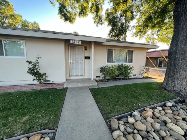 Photo - 1517 Tully Rd