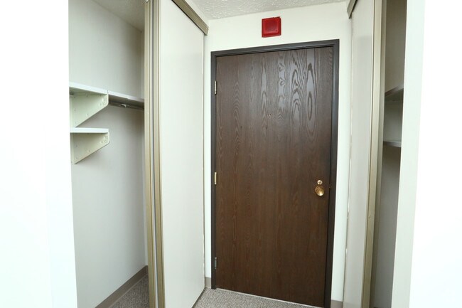 1 Bedroom - Entry Storage