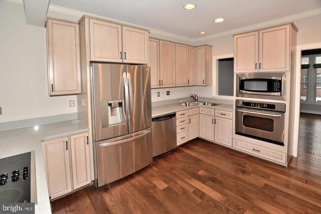 Photo - 103 Washington Square Ct