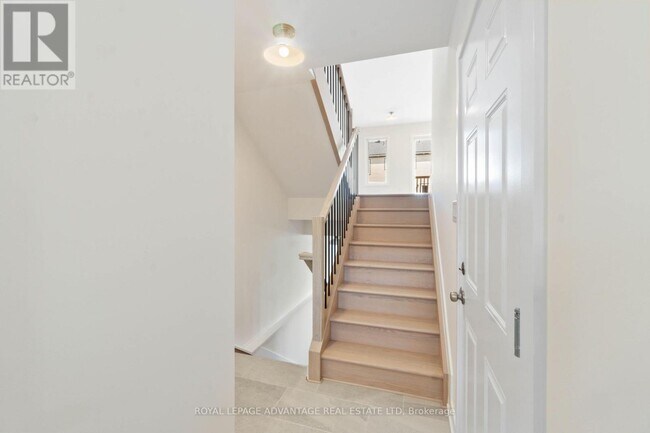 Photo - 35 Whitcomb Cres