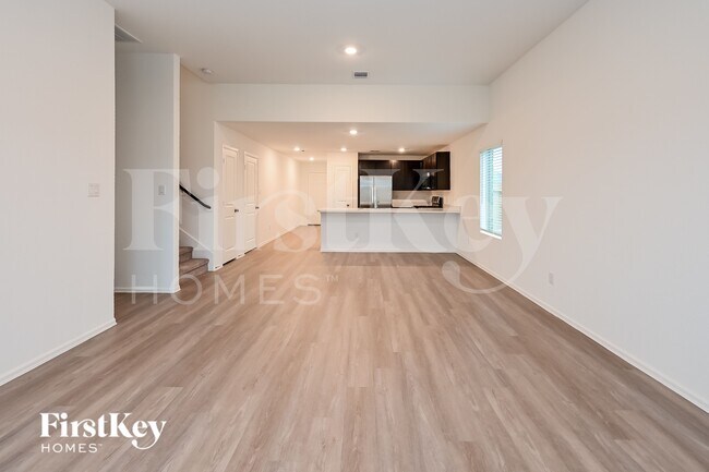 Photo - 501 Maple Bnd Ln