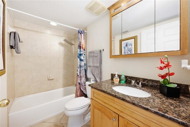 Photo - 445 HAMDEN Dr Condo Unit 302