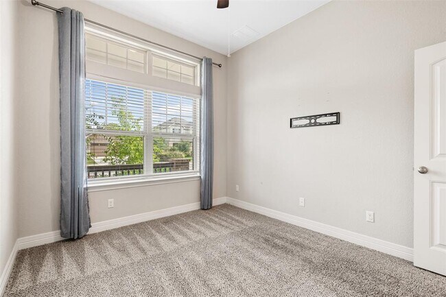 Photo - 385 Bonnet Blvd